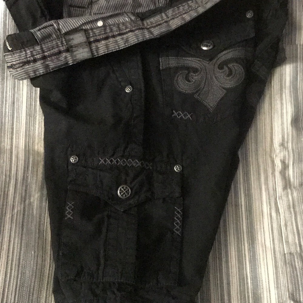Men’s affliction cargo shorts